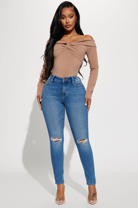 Petite Emerie Knee Slit Mid Rise Skinny Jeans Medium Wash