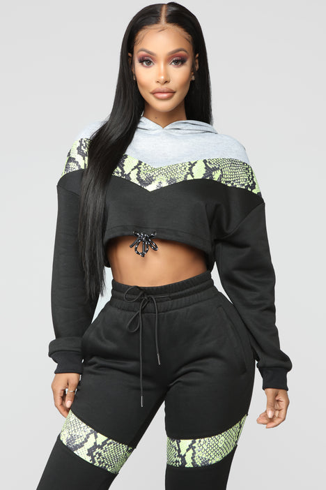 Fashion nova crop hoodie deals