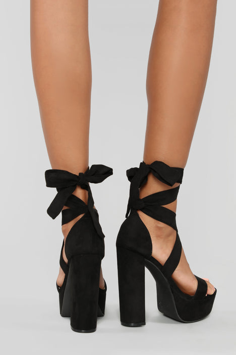 Miss Lola | Alysa Black Ankle Strap Peep Toe Platform Heels – MISS LOLA