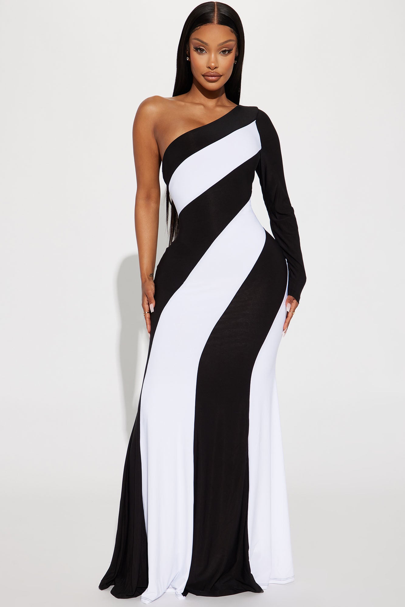 Black and white outlet fashion nova dress