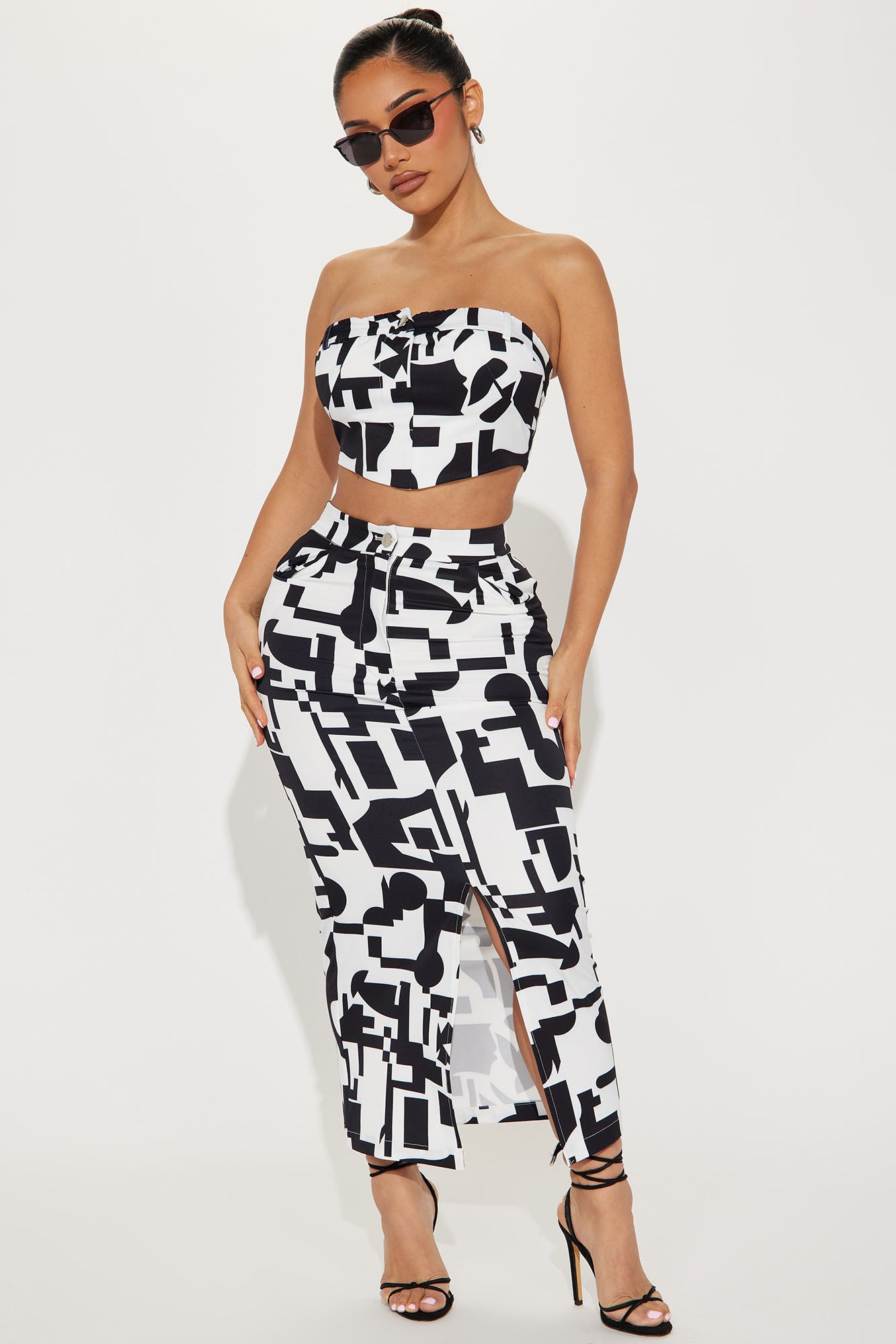 Black and white skirt fashion nova discount