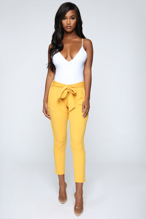 Fashion nova yellow pants discount