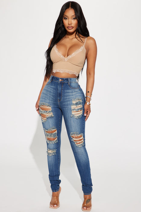 Fashion nova jeans 2024 on skinny girl