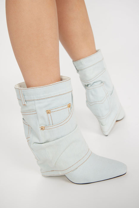 Iconic store white boots