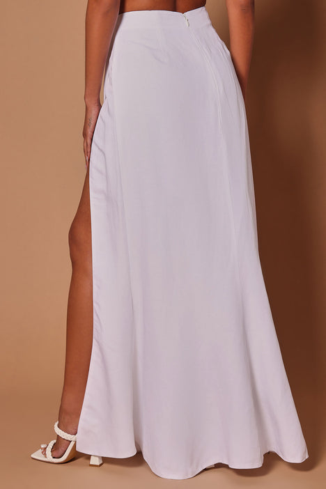 Fashion nova white maxi store skirt