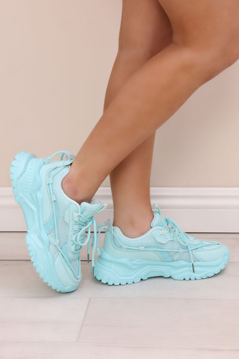 Chunky hot sale sneakers 22