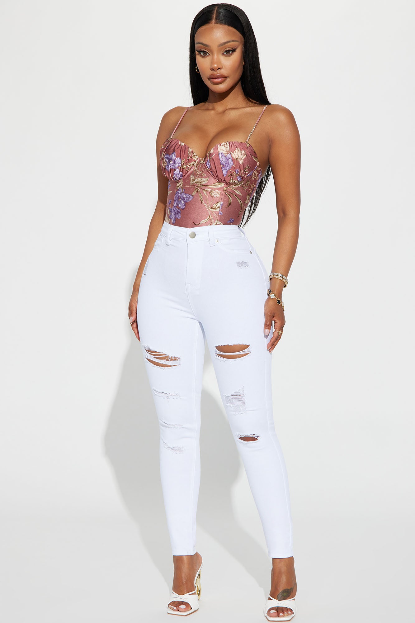 Cute outfits with sale white ripped jeans