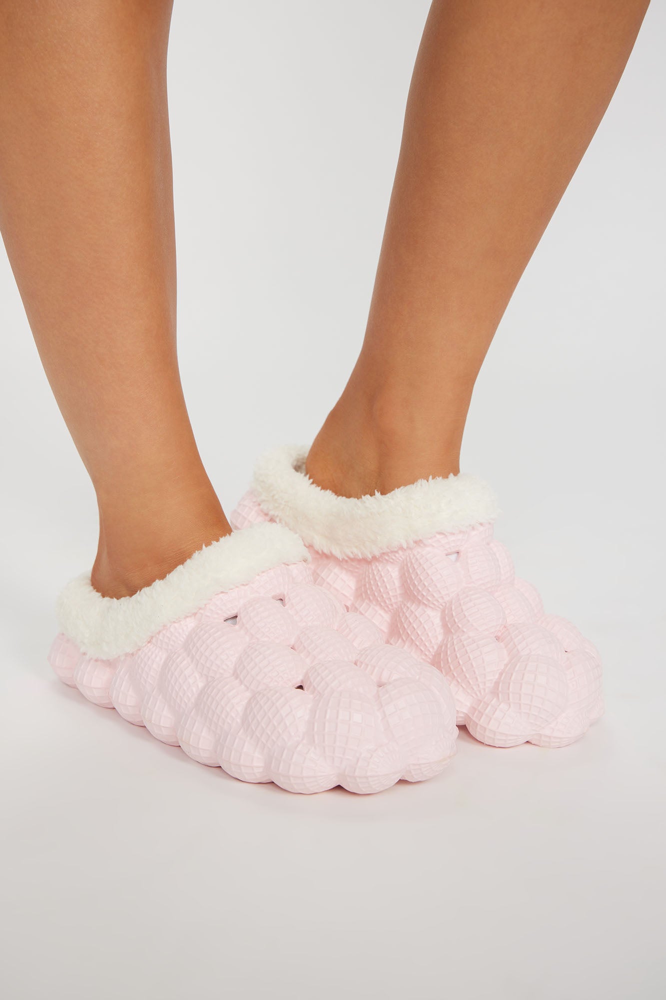 Fashion nova ugg slides discount