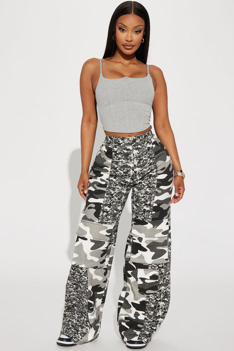 Camo pants hot sale fashion nova