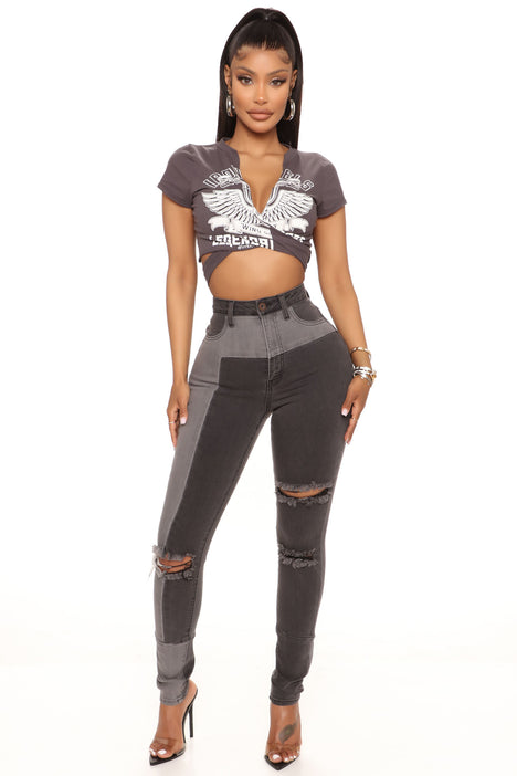 Fashion nova 2025 ripped butt jeans