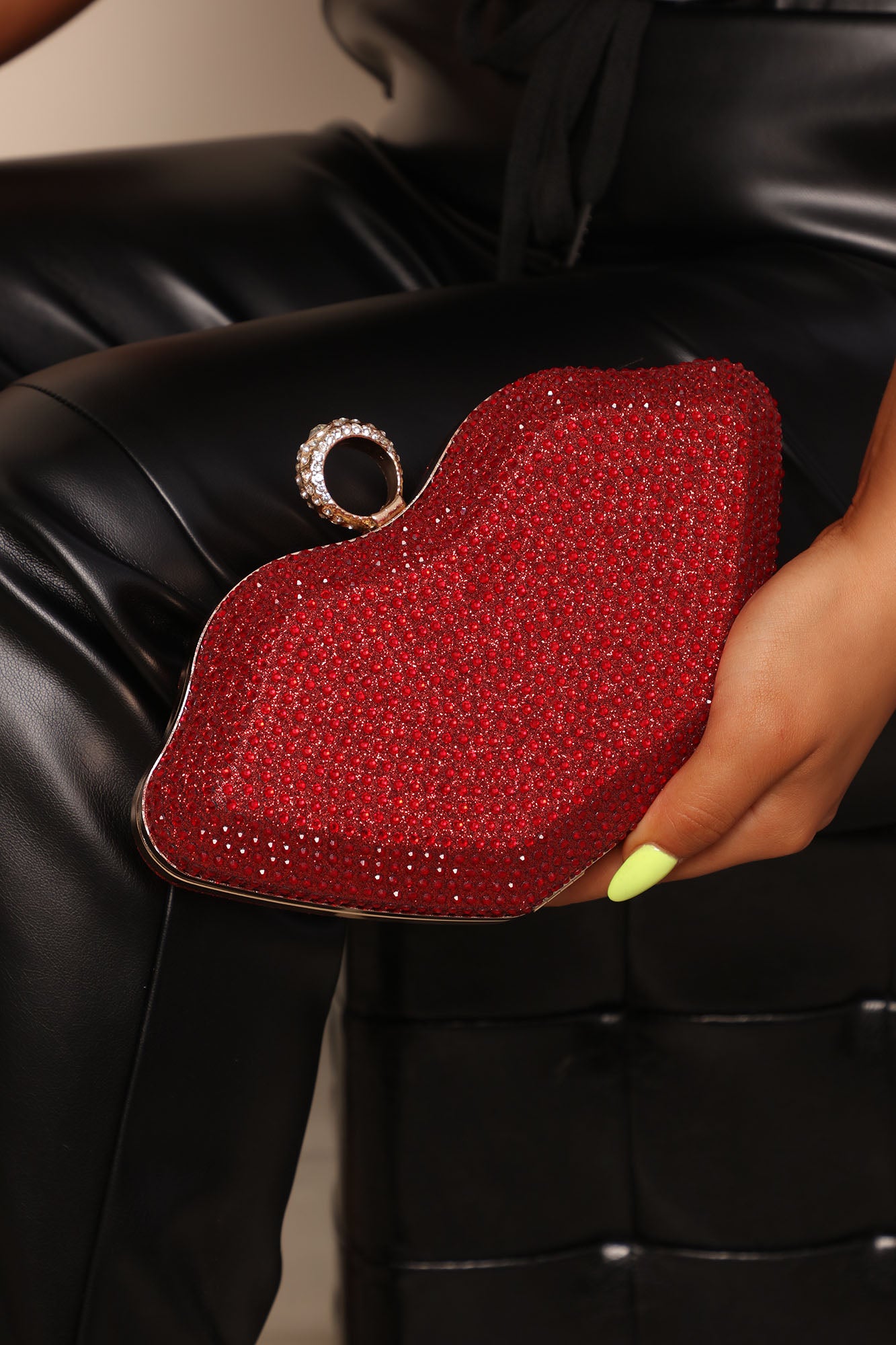 Lips clutch deals