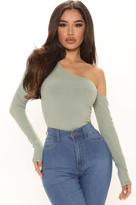 Fashion nova 2025 one shoulder top