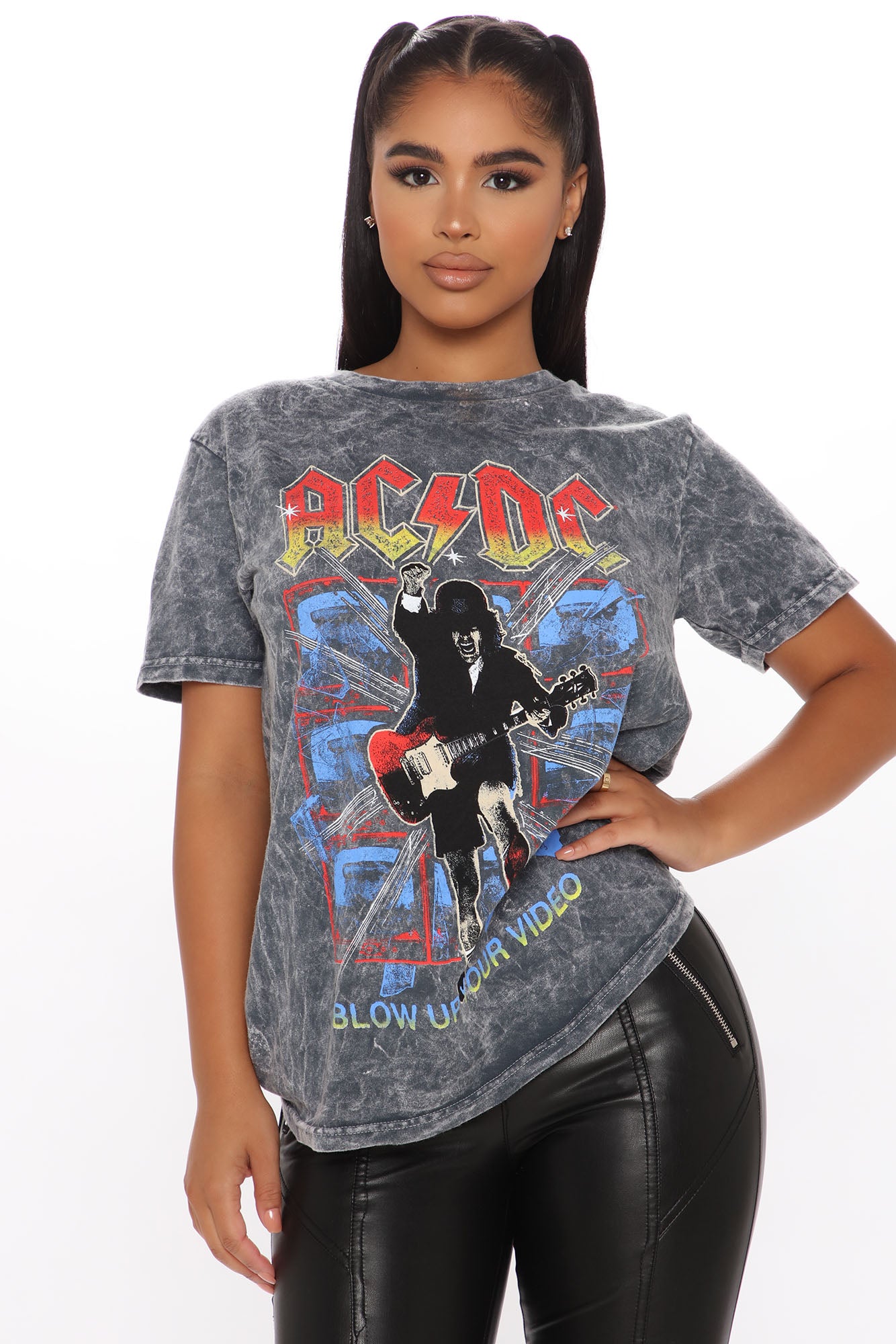 Fashion nova store graphic tees