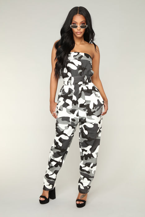 Camo jumpsuit hot sale fashion nova