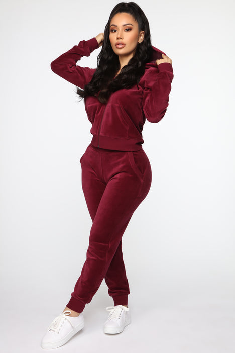 Velour tracksuit fashion nova 2025
