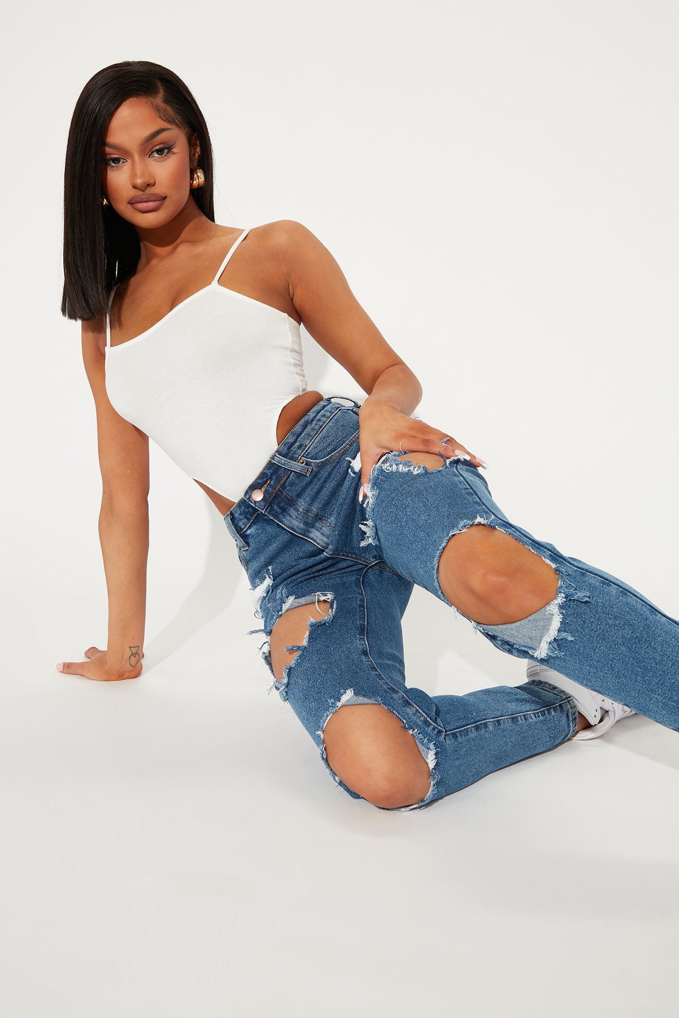 Fashion nova best sale ripped boyfriend jeans
