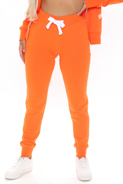Orange jogging outlet