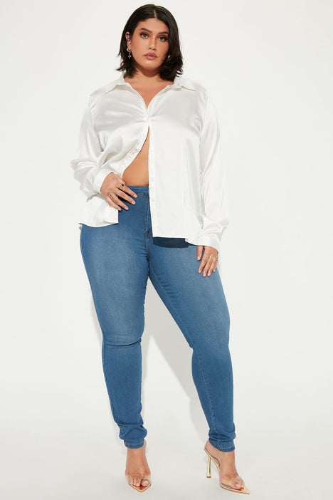 Women's Classic High Waist Skinny Jeans in Medium Blue Wash Size 0 by Fashion Nova