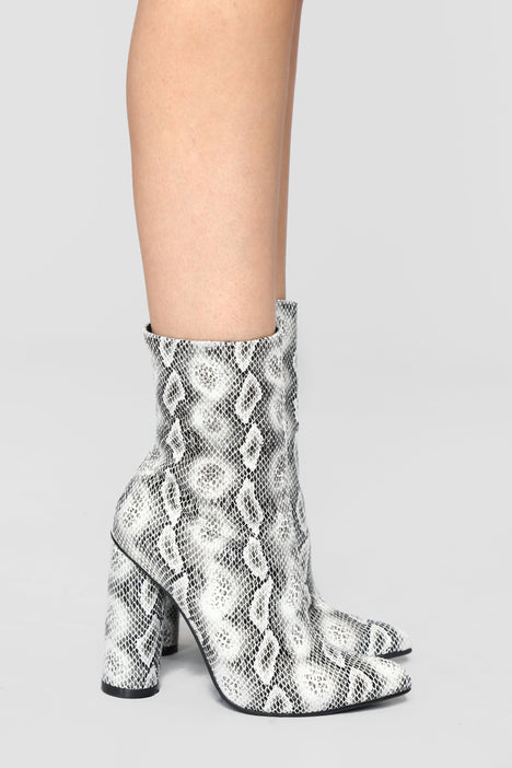 Snakeskin boots fashion nova 2025