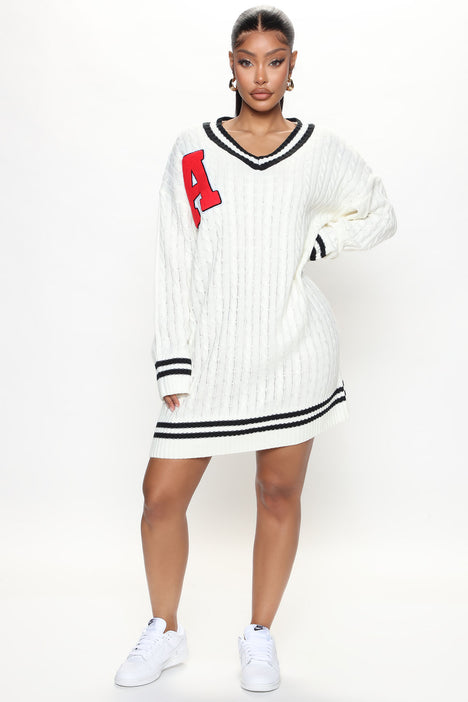White deals jumper outfit