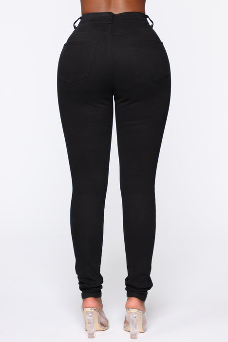 Fashion nova hit the freeway jeans store