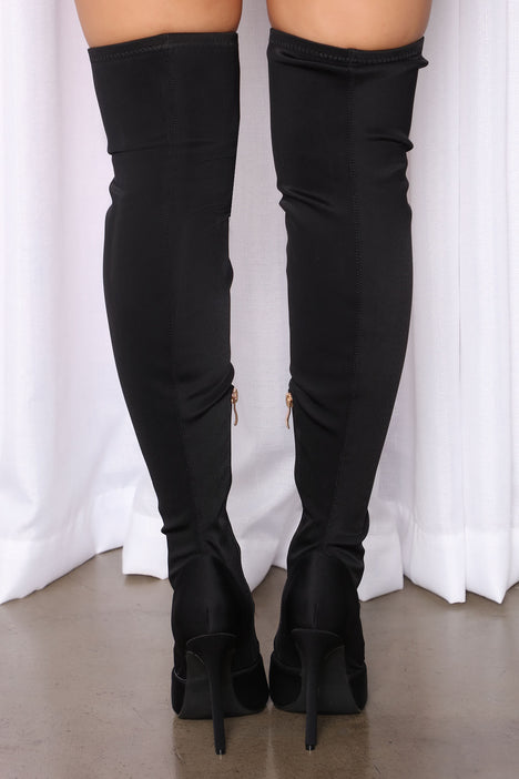 Knee high on sale boots fashion nova