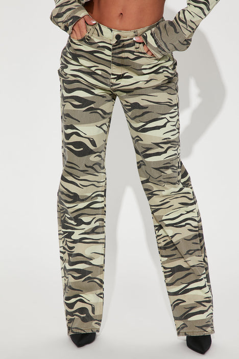 Camo jeans fashion nova hotsell