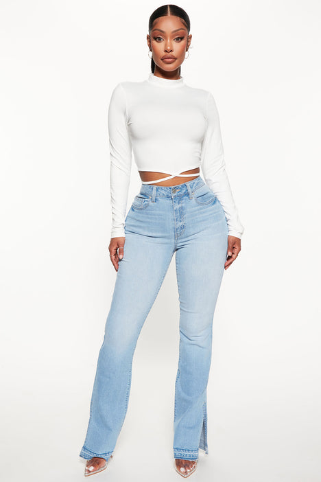 Long sleeve crop top on sale with high waisted jeans