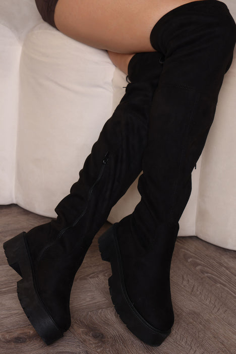 Black knee high deals boots fashion nova