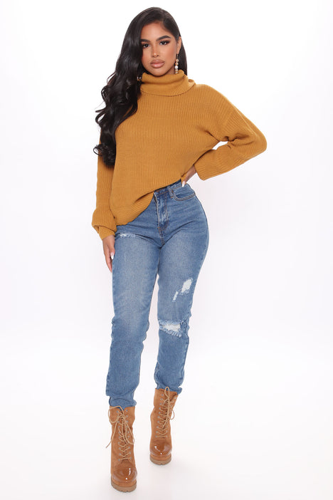 Mustard store turtleneck outfit