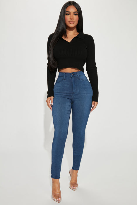 Crop top sweater store with high waisted jeans
