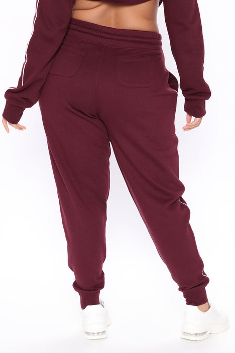 Tennis And Chill Fleece Jogger Burgundy