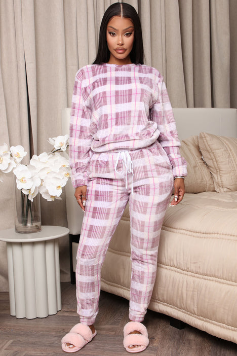 Fuzzy pajama on sale set fashion nova