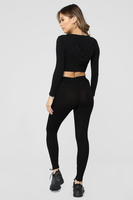 Fashion nova deals black leggings
