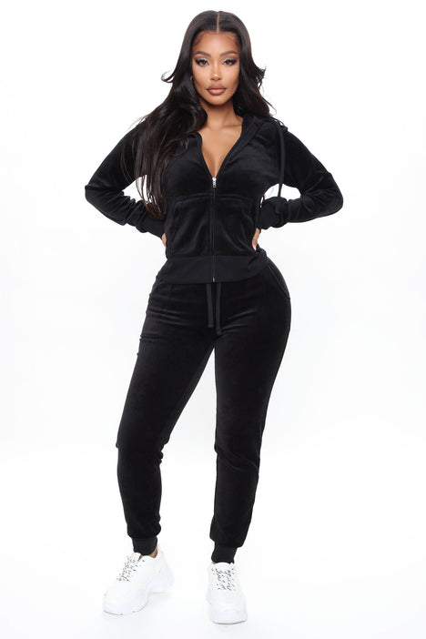 Fashion nova velvet best sale tracksuit