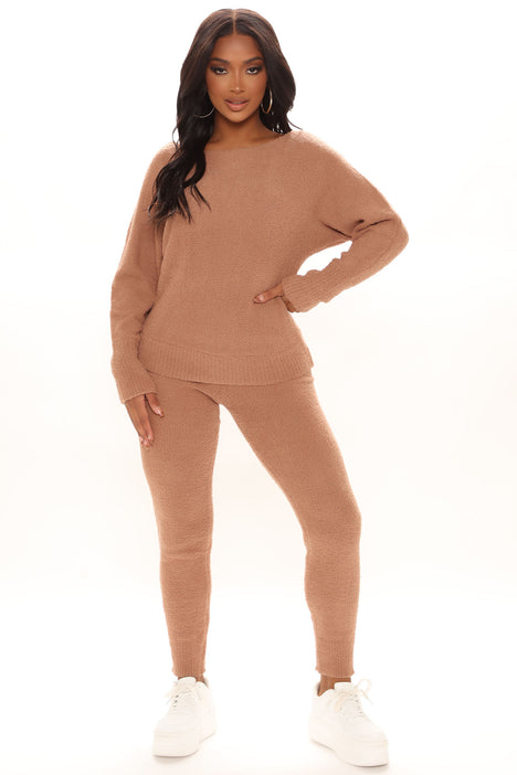 Fashion nova fuzzy hotsell lounge set