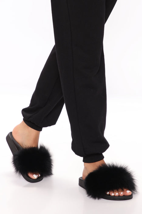 Fashion nova top fuzzy slides