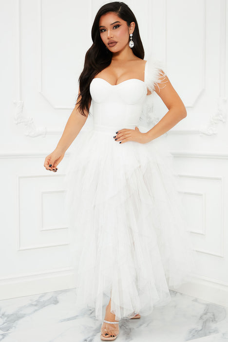 Fashion nova best sale white formal dresses