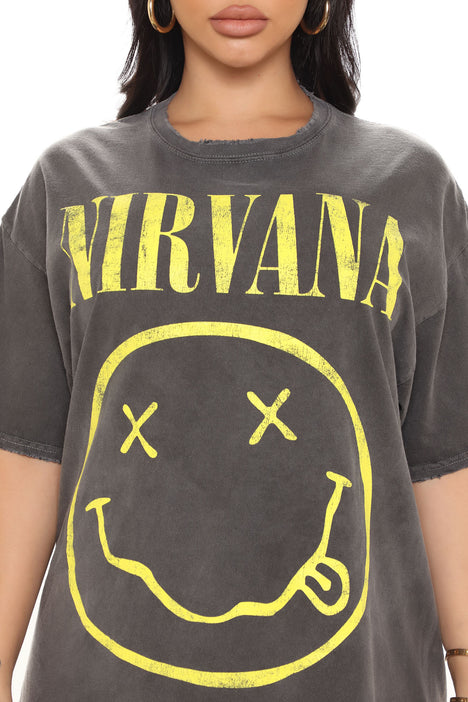 hjælpeløshed træk vejret opadgående Nirvana Oversized Smiley Tee - Charcoal | Fashion Nova, Screens Tops and  Bottoms | Fashion Nova