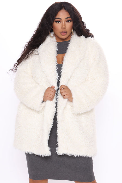 White fur discount coat fashion nova