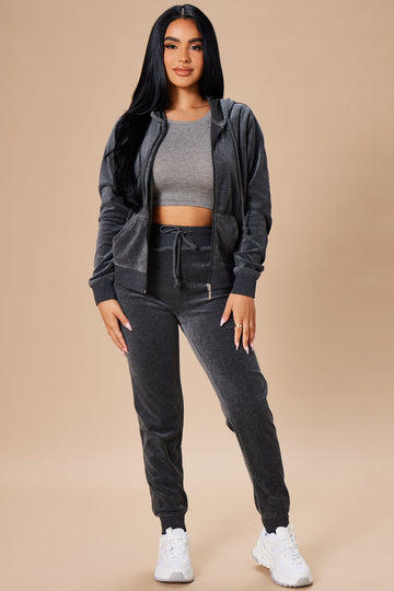 Velour tracksuit fashion nova 2025
