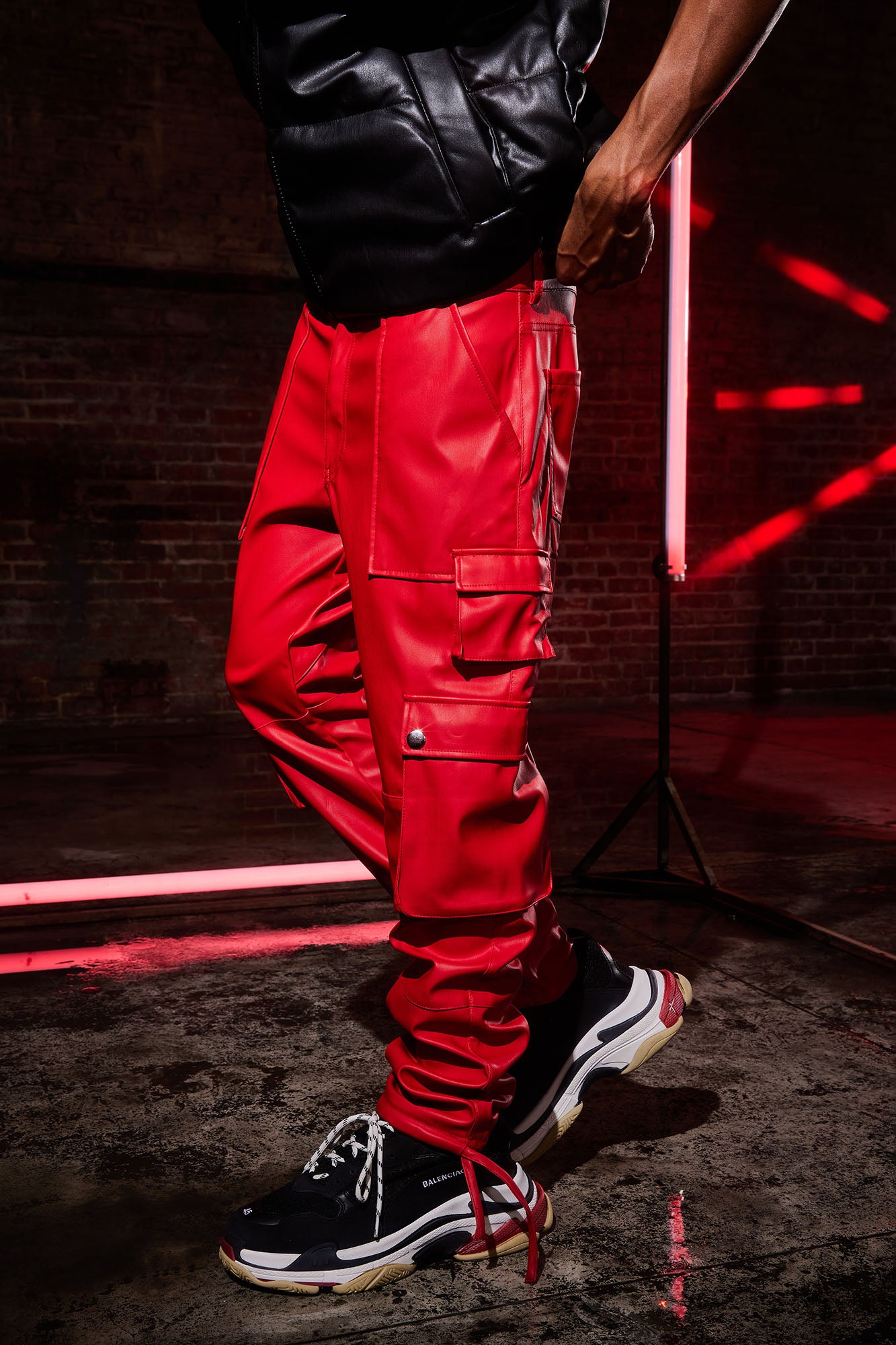 Red cargo hotsell pants fashion nova
