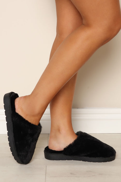 Snuggle With Me Faux Fur Slippers Black
