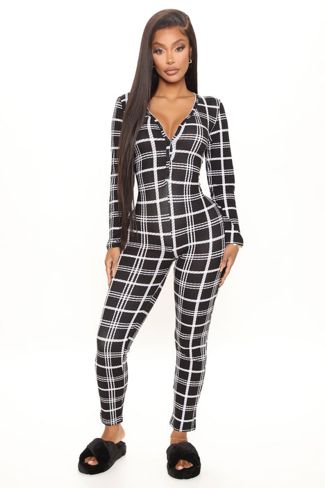 Fashion nova black 2024 and white jumpsuit