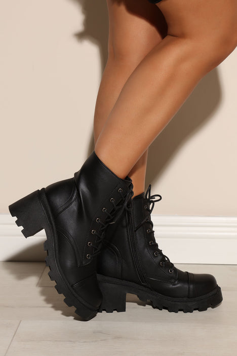 Combat boots fashion nova outlet