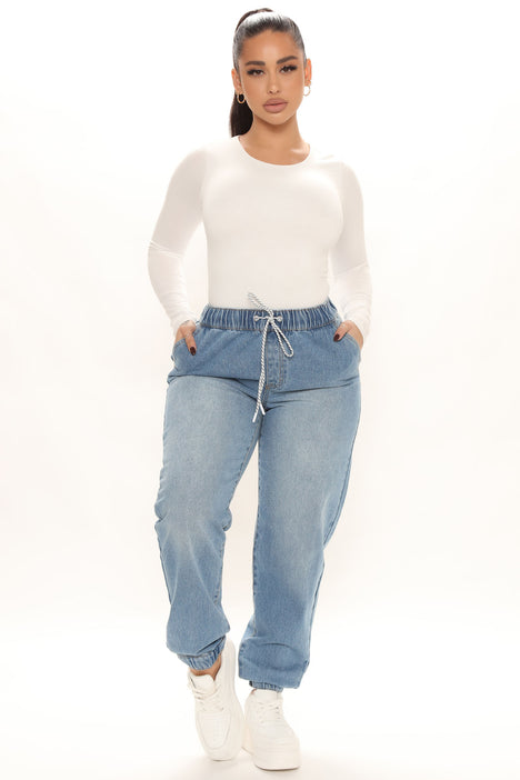 Fashion nova shop girl jeans