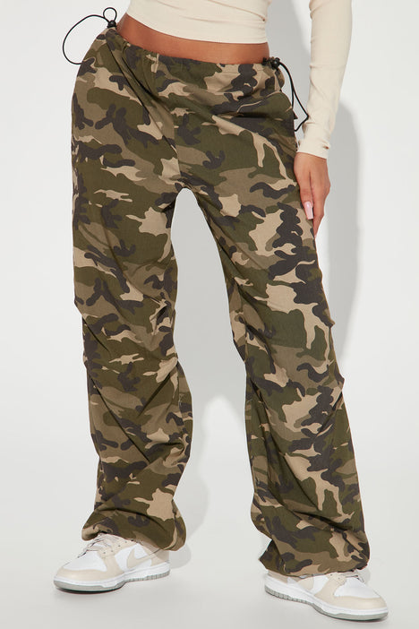 Khaki Woman Camouflage Patterned Gabardine Parachute Trousers 2813375 |  DeFacto