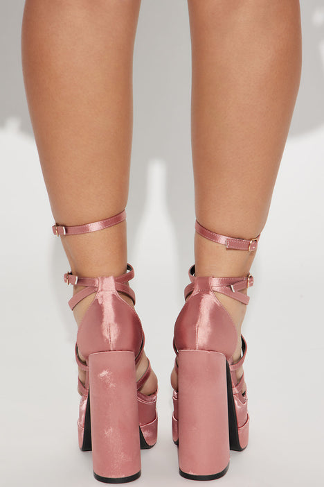Blush pink shop platform sandals
