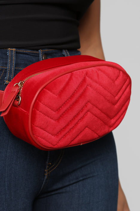 Red fanny pack fashion nova clearance