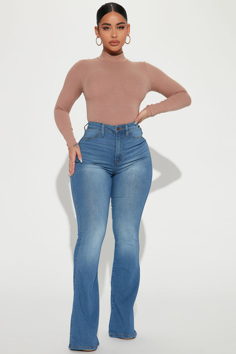 Flare jeans fashion nova sales